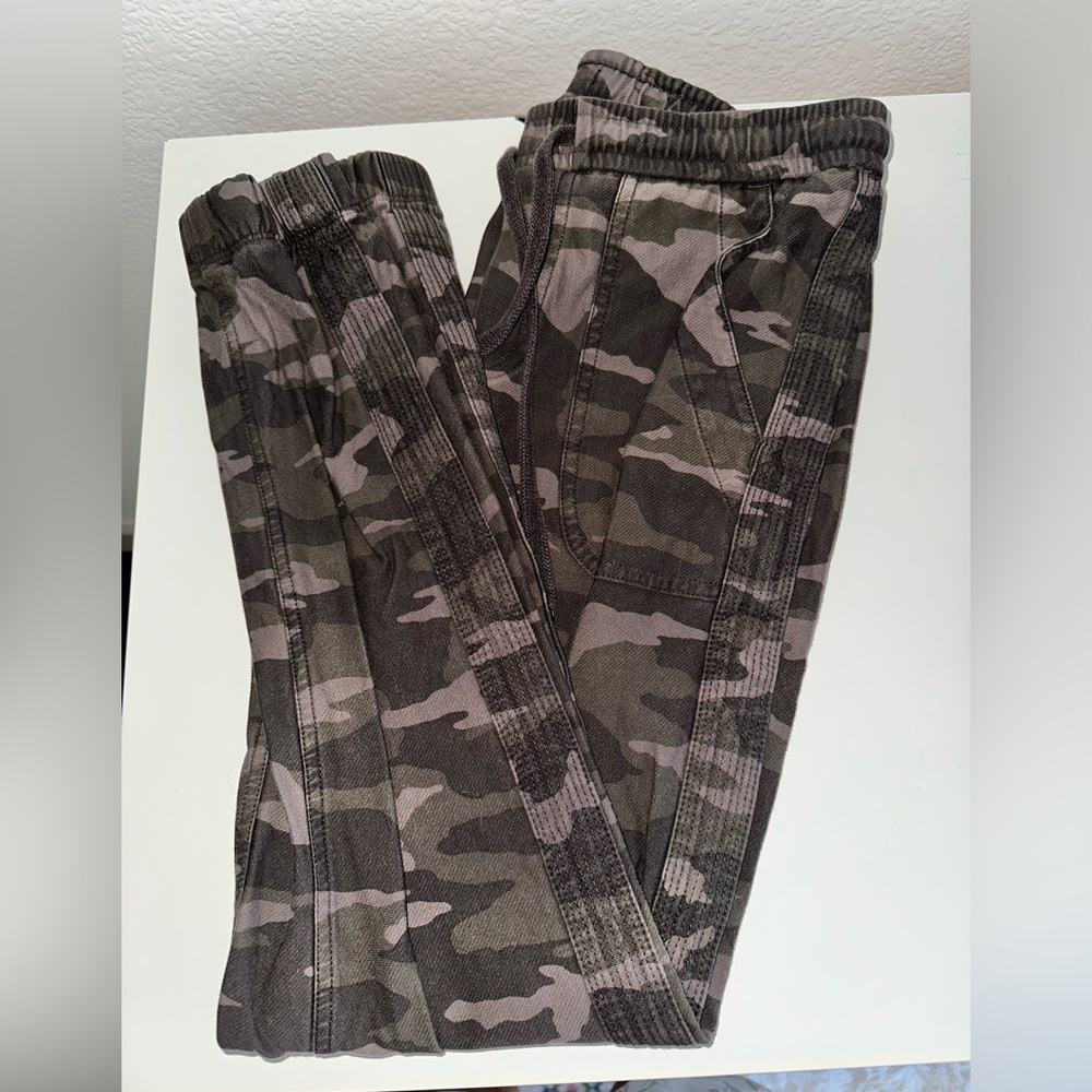 Athleta Size 0 Camo Farallon Joggers